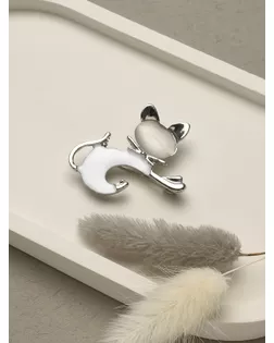 Брошь "Кошечка", цвет бело-серый в серебре арт. СМЛ-153777-2-СМЛ0005330703